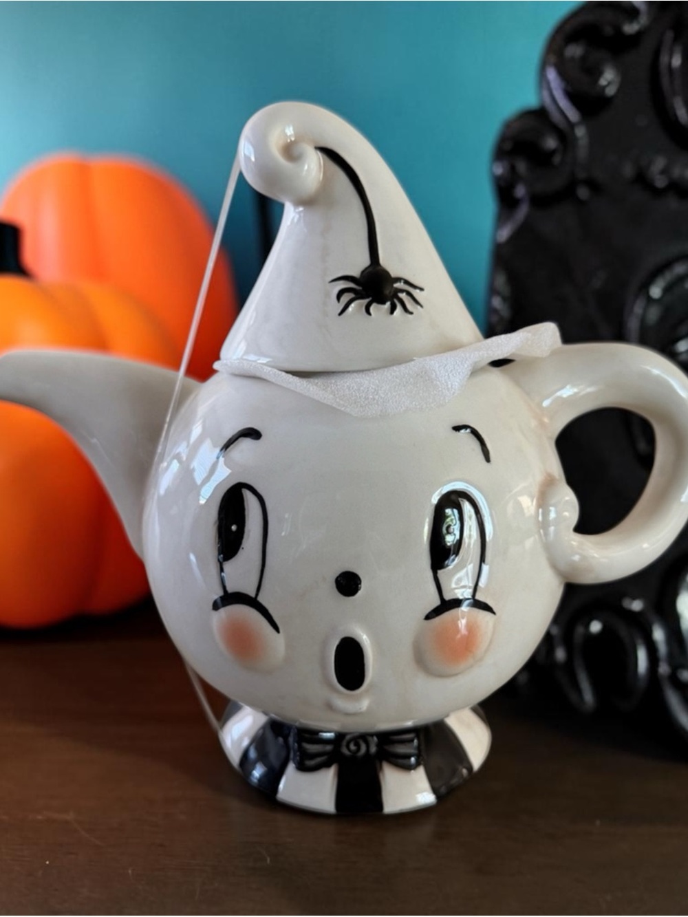 Nwt   Viral Johanna Parker Cute Ceramic Ghost Teapot with Spider Hat - White & B